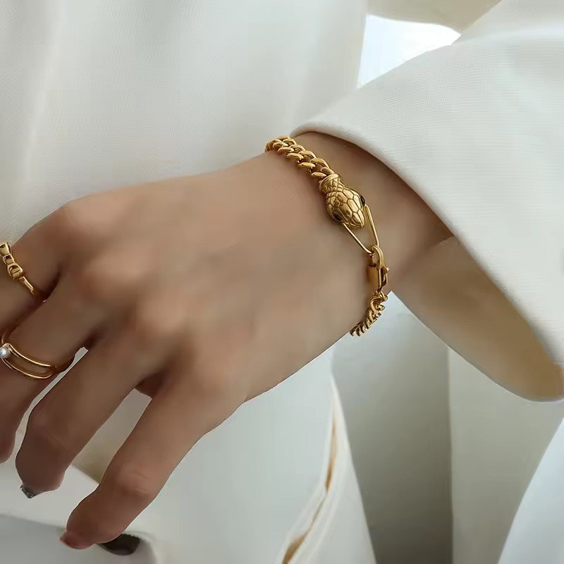 Emerald Fang Bracelet